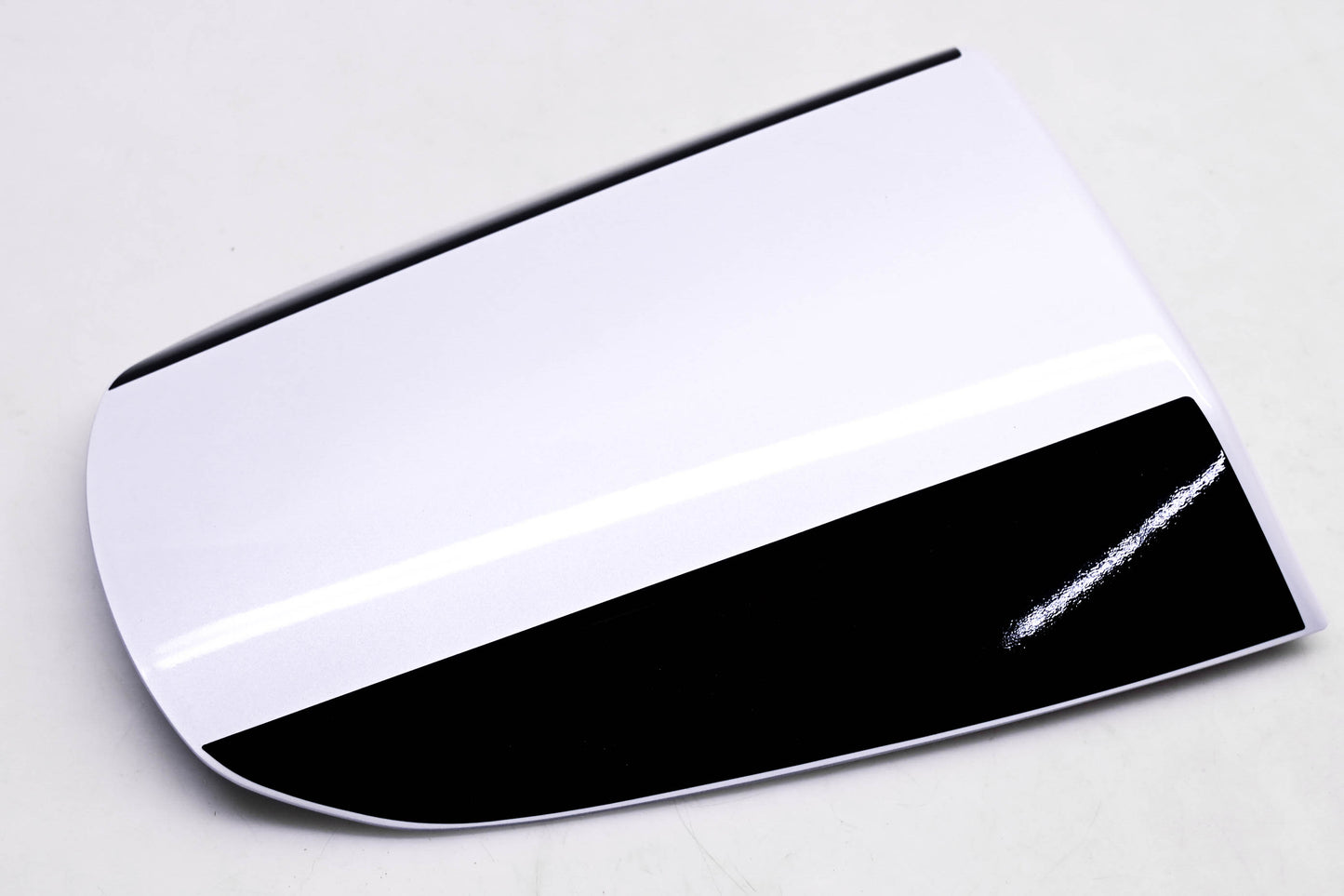 New OEM Suzuki 45551-35F0 Rear Seat Tail Cowling White w/ Black Trim NOS