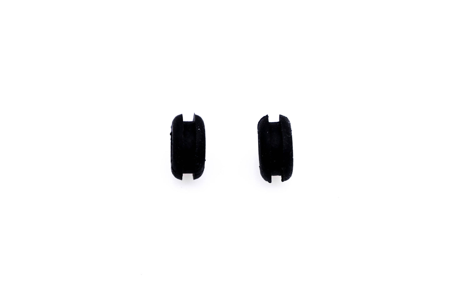 New OEM Triumph T3450035 Grommets Qty 2 NOS