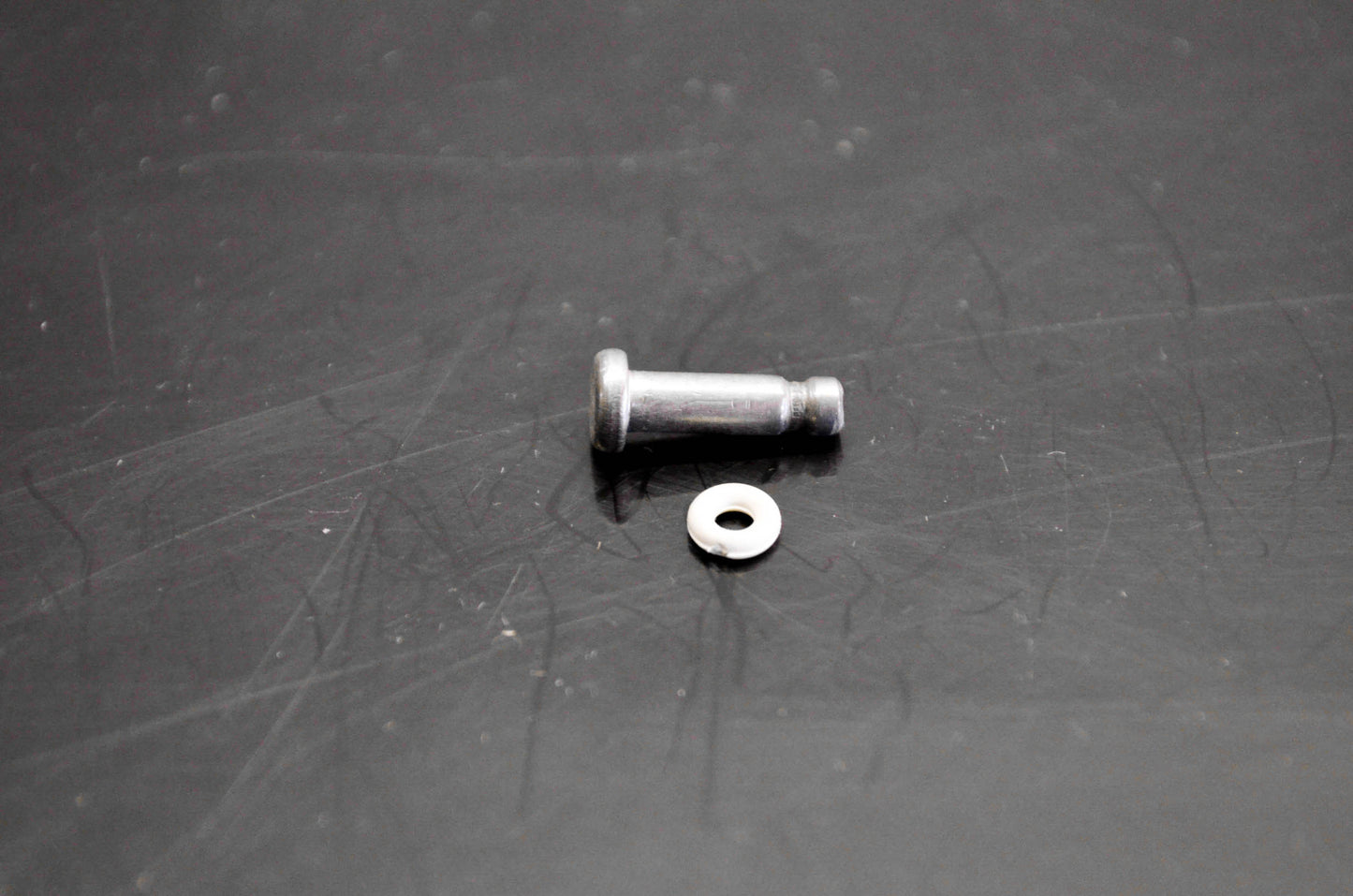 OMC 382778 Hinge Pin w/ Washer NOS