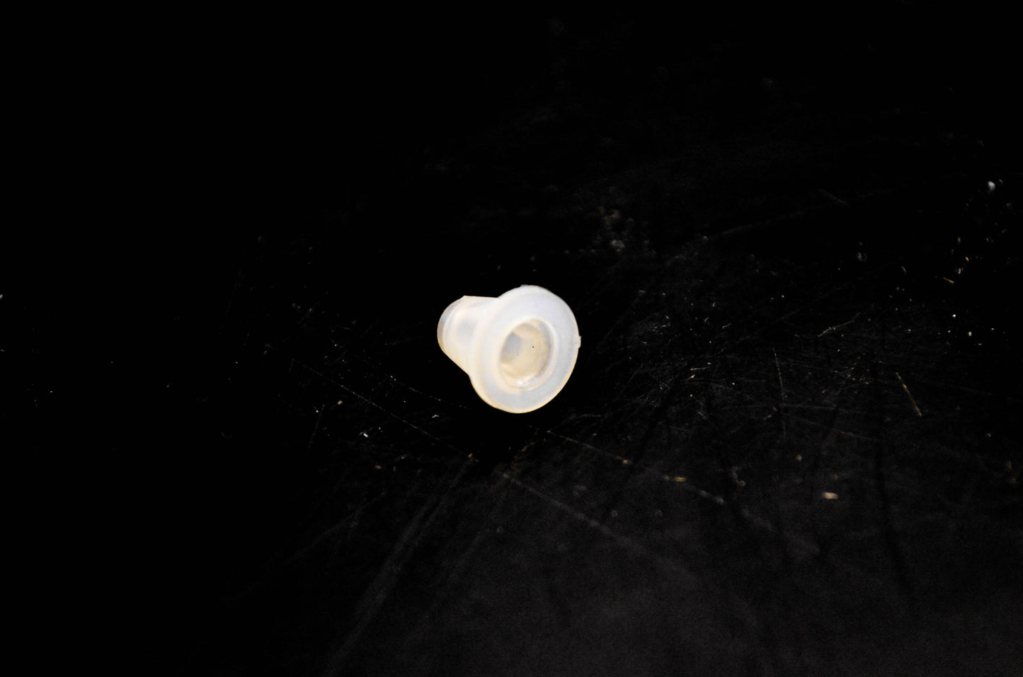 OMC 204708 Retainer NOS
