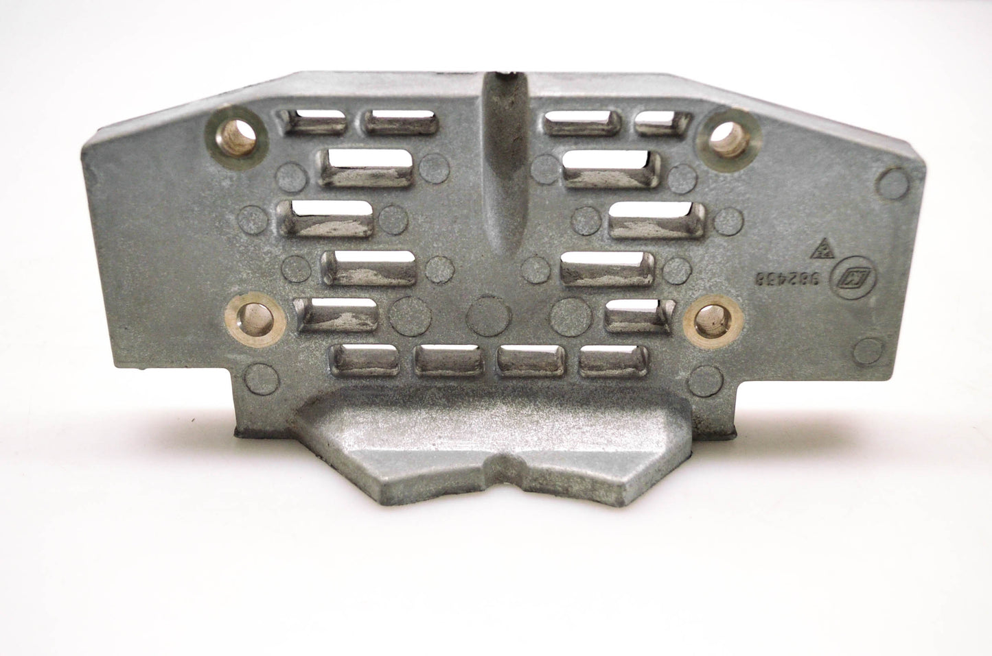New OMC 982438 Ground Plate & Insert NOS