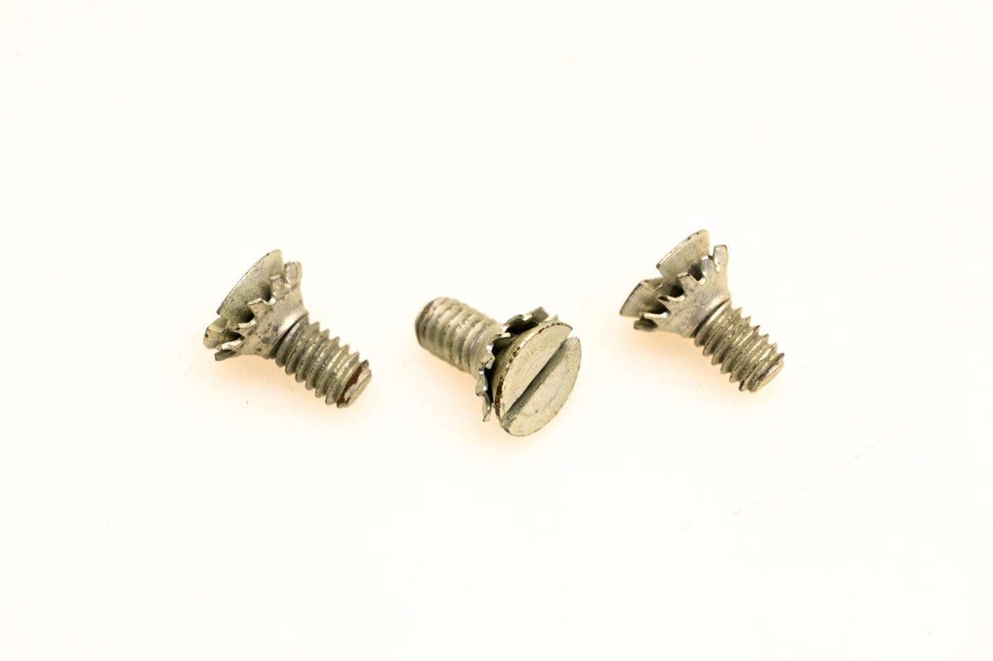 OMC 554330 Screws Qty 3 NOS