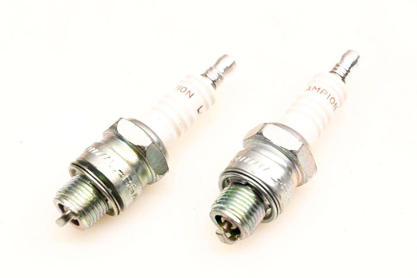 Champion L86, L-86 Spark Plugs Qty 2 NOS