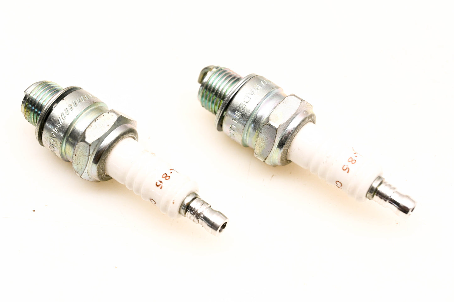 Champion L86, L-86 Spark Plugs Qty 2 NOS