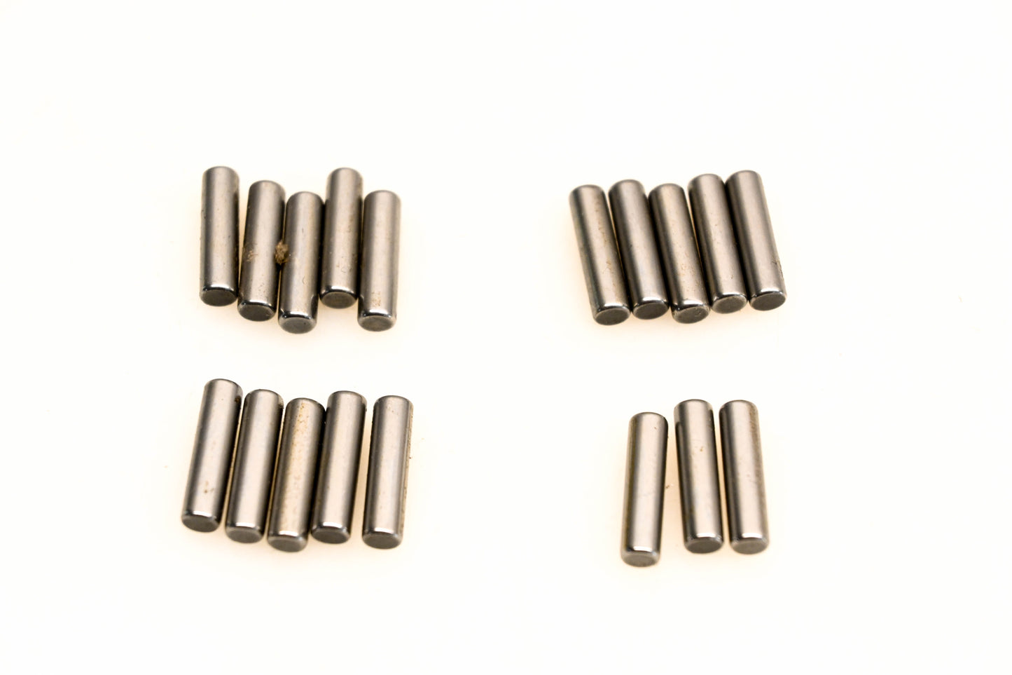 OMC 387139 Bearing Needles Qty 18 NOS