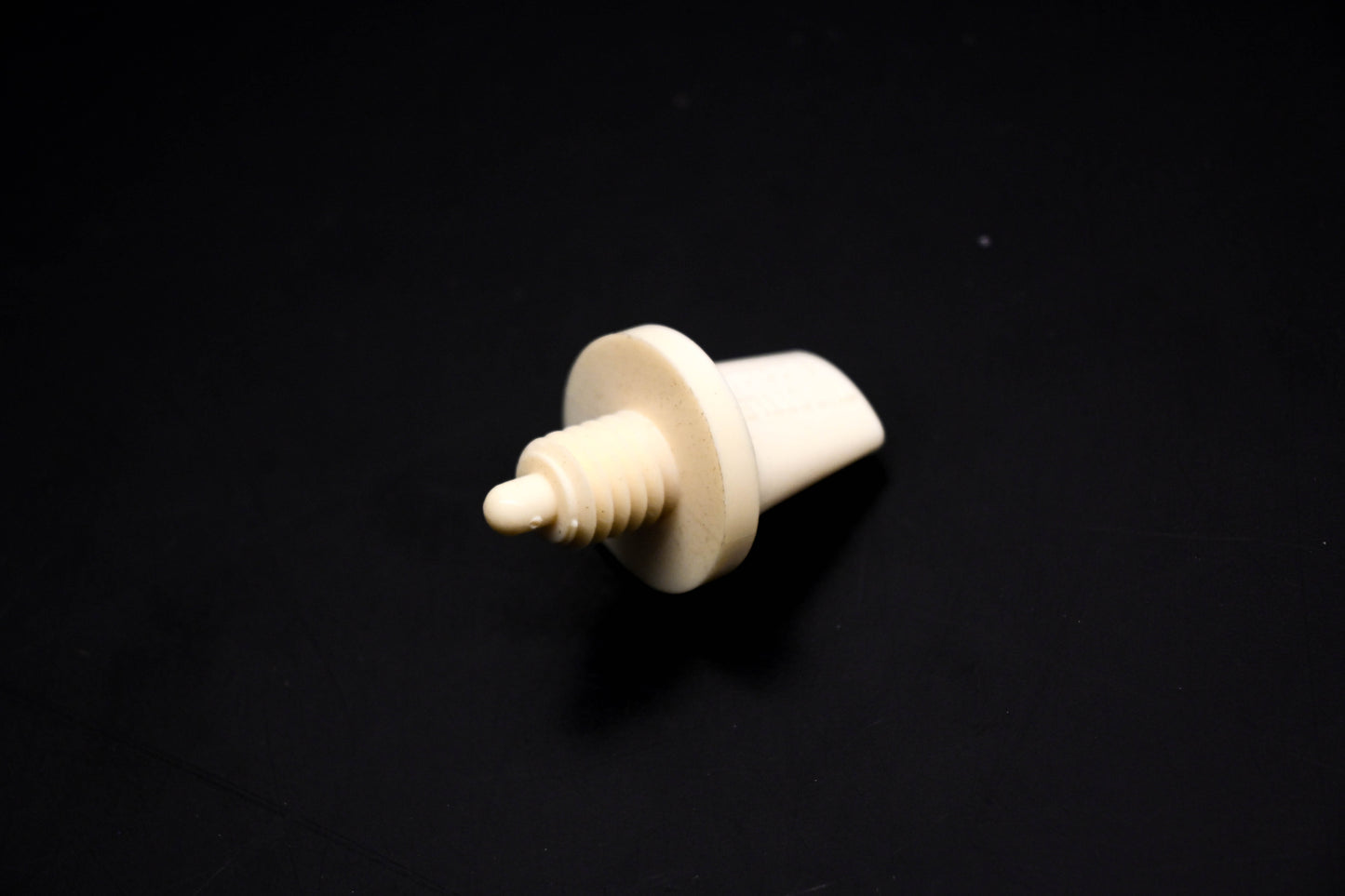 OMC 309060 White Throttle Friction Screw NOS