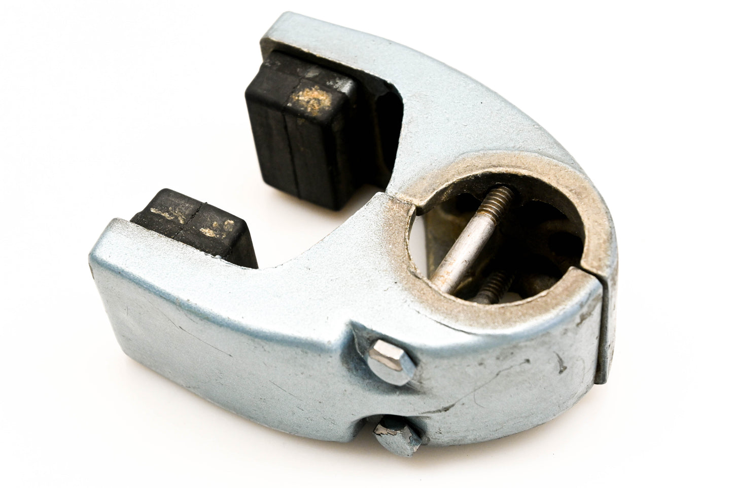 OMC 322288, 322289 Lower Mount Bracket Assembly