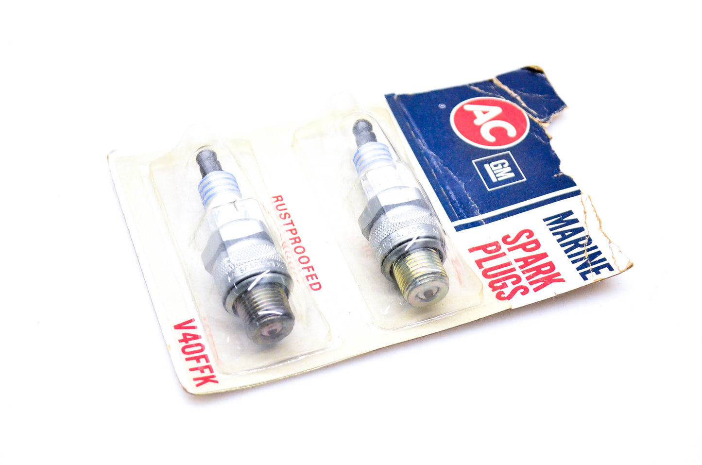 AC V40FFK Marine Spark Plugs Qty 2 NOS
