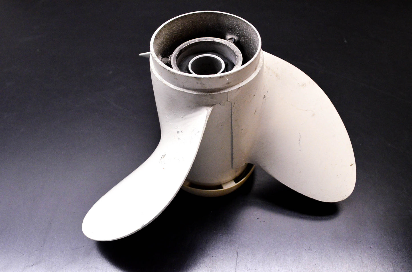 OMC 386908 Propeller NOS