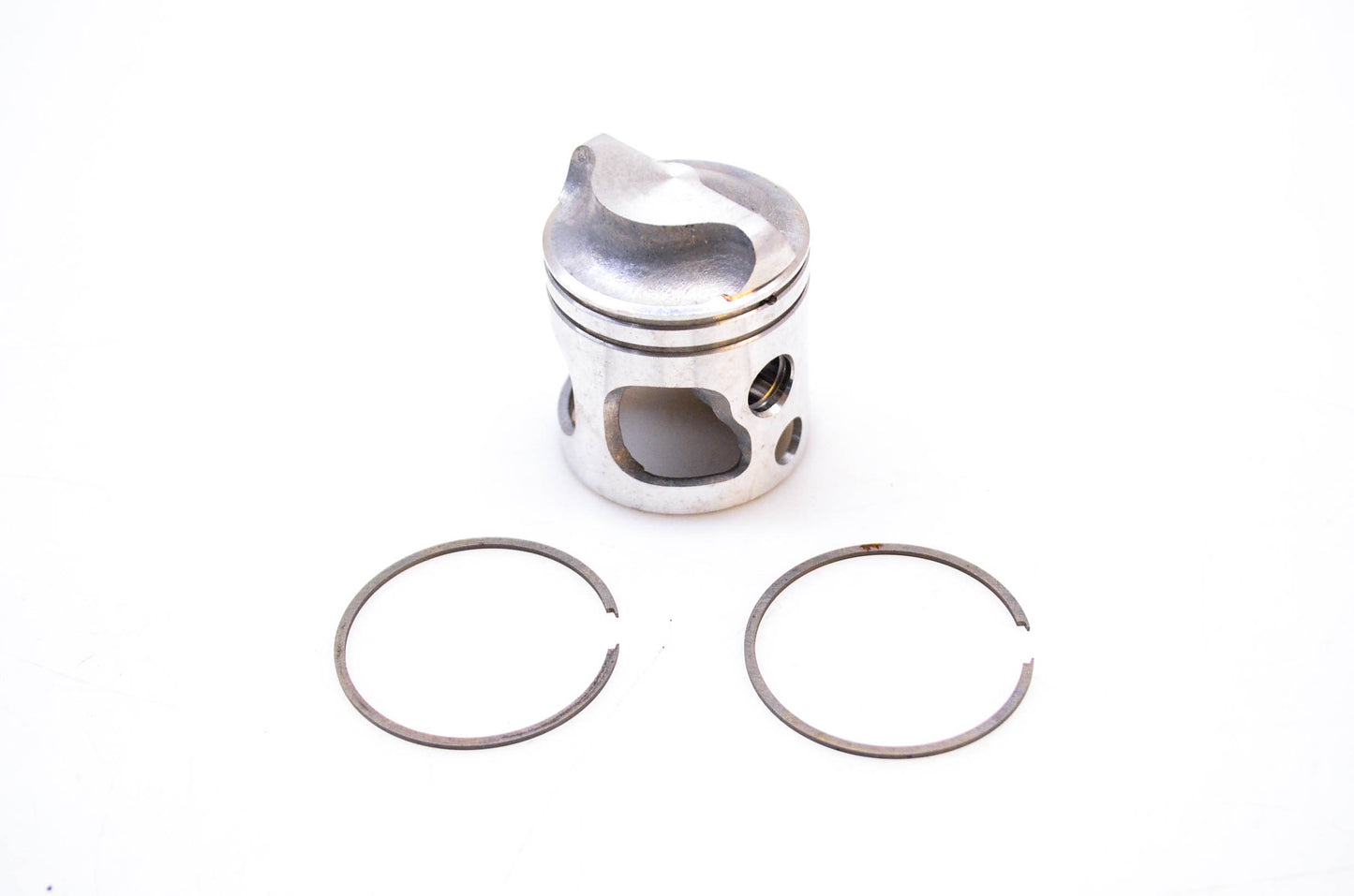 OMC 396996 Piston w/Rings NOS