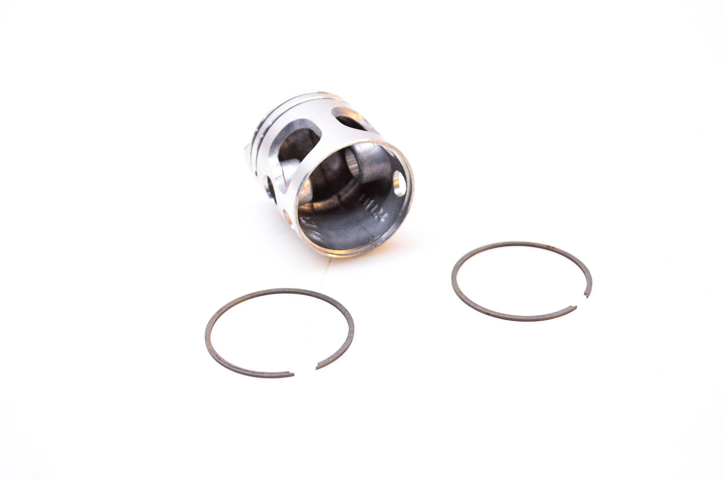 OMC 396996 Piston w/Rings NOS
