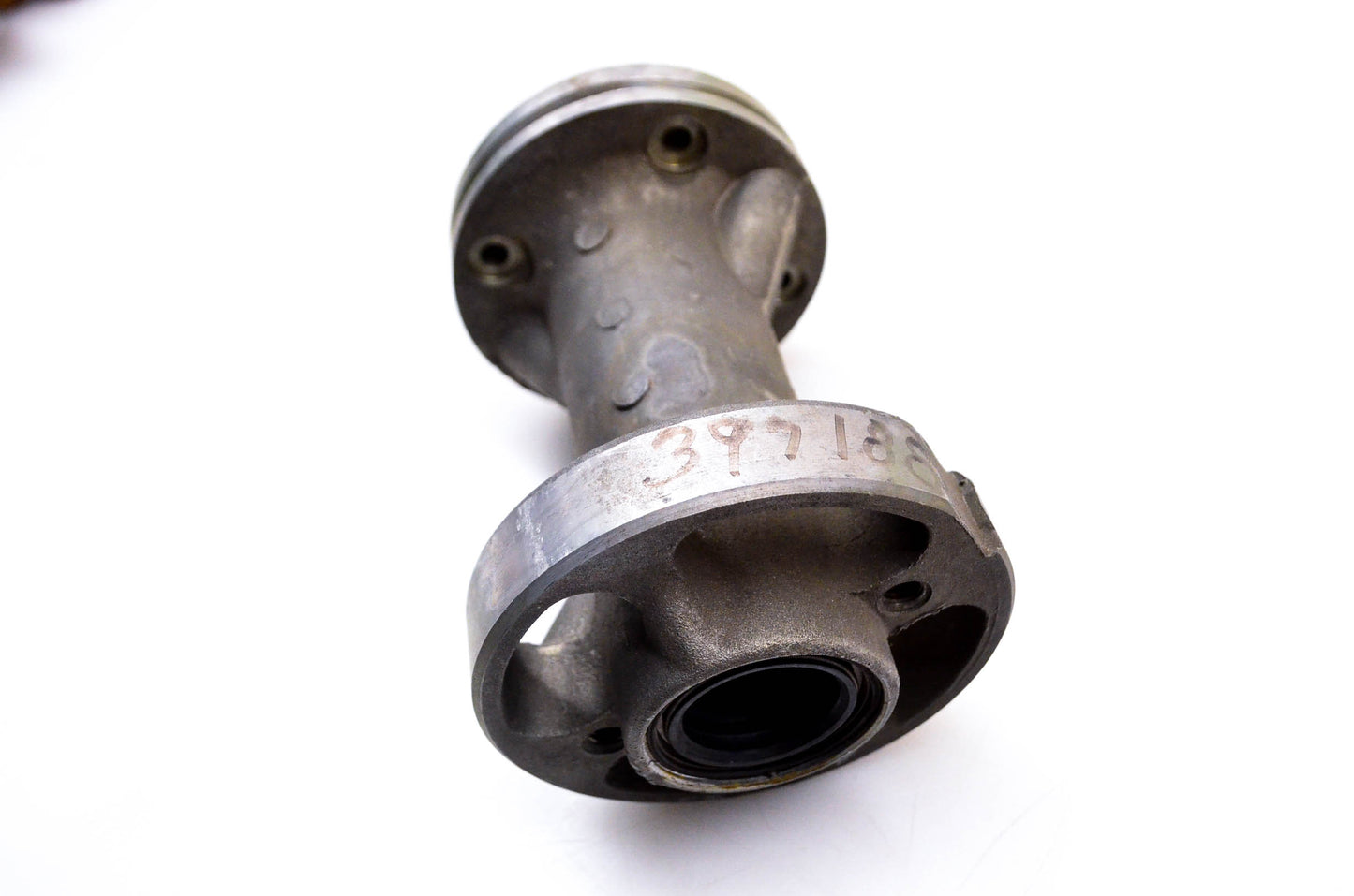 OMC 397188, 434391 Bearing Carrier Propshaft NOS