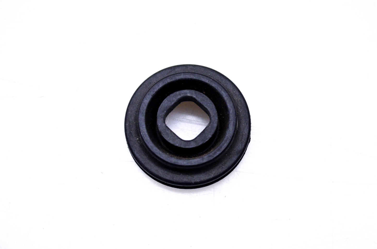 OMC 204457 Rubber Choke Grommet NOS