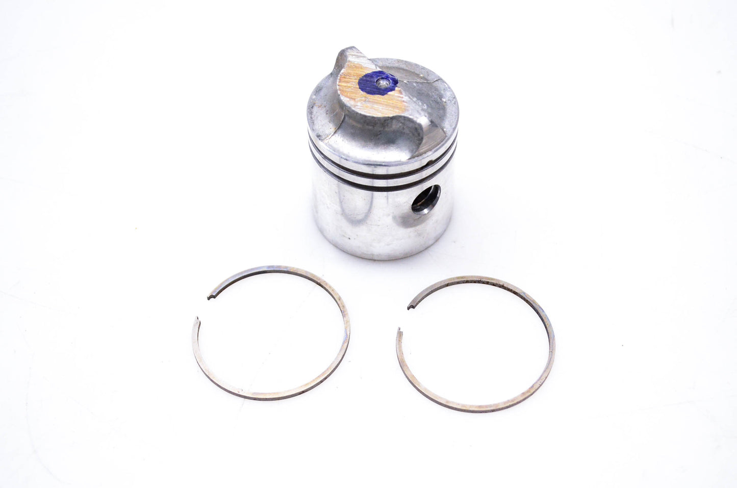 OMC 314697, 383240 Piston w/ Rings NOS