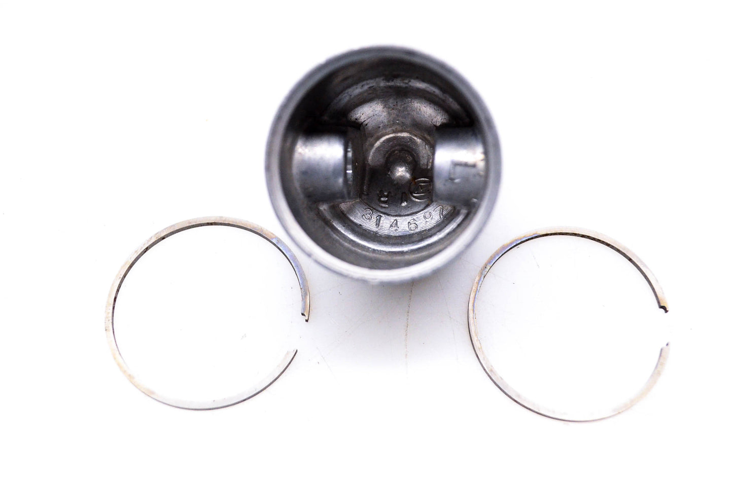 OMC 314697, 383240 Piston w/ Rings NOS