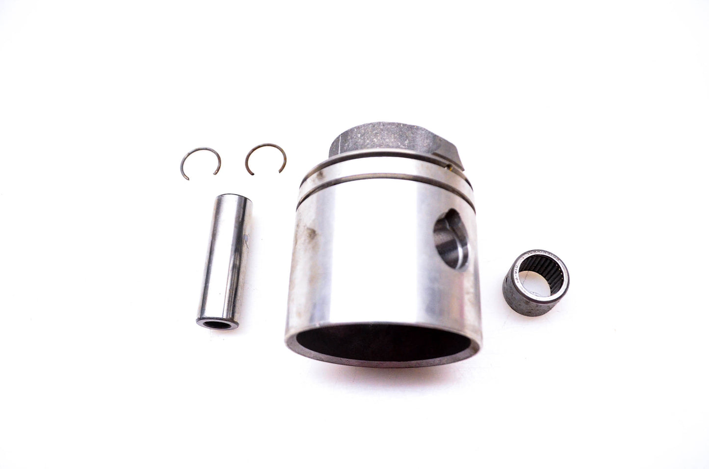 OMC 391526 Piston w/ Wrist Pin & Bearing Kit� NOS