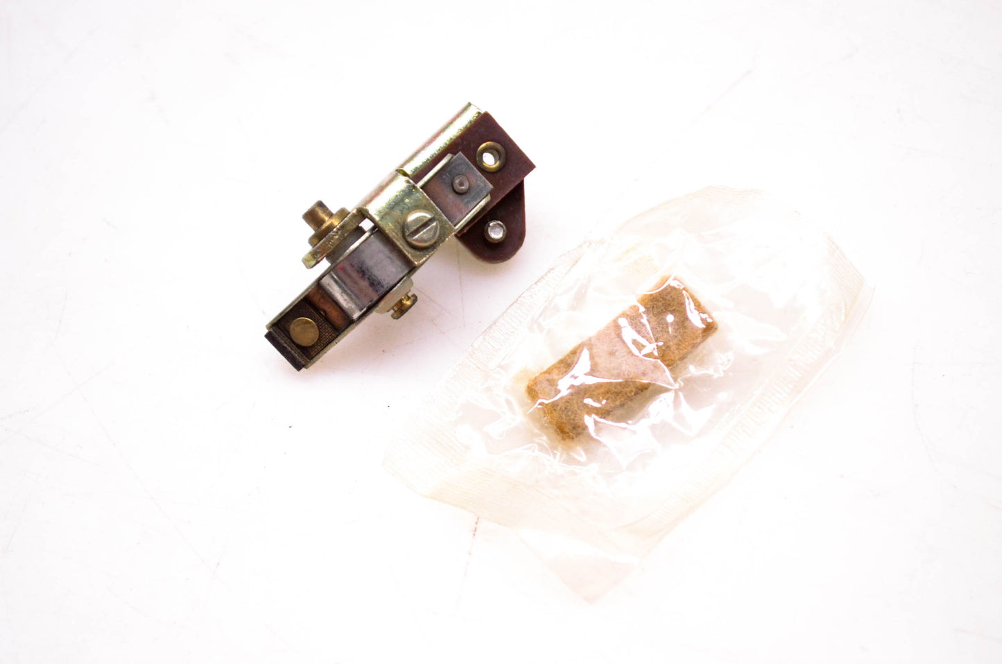 OMC 581207 Breaker Point Assembly NOS