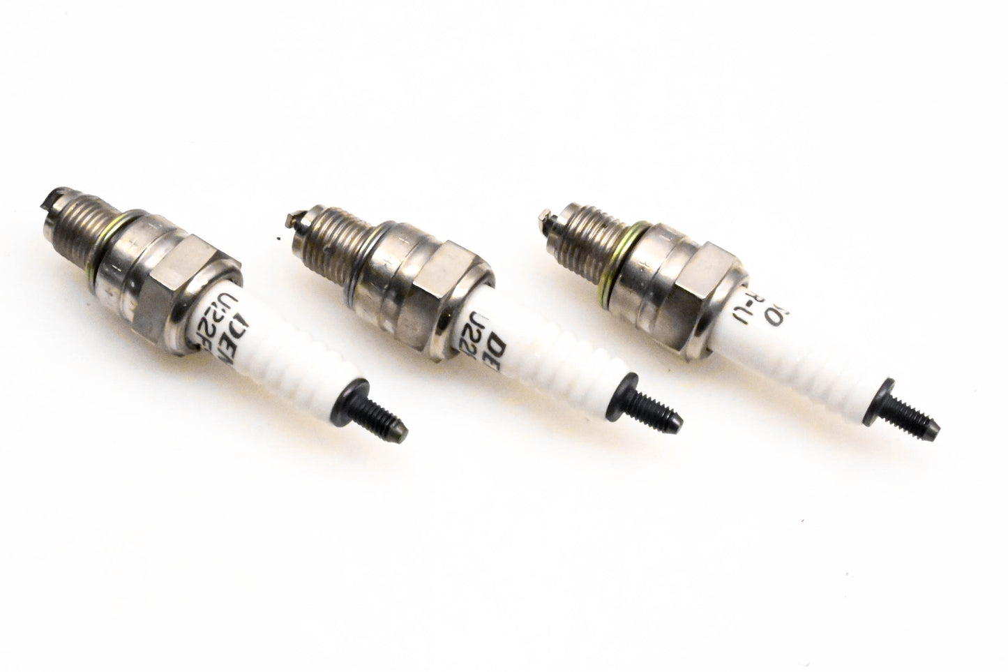 Denso U22FSR-U, 4008 Sparkplugs Qty 3 NOS