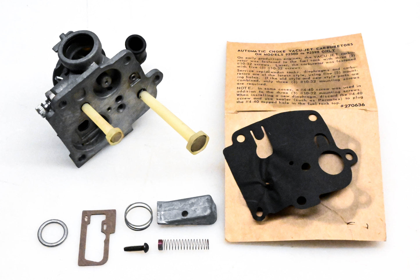 New OEM Briggs & Stratton 390065 Carburetor Kit NOS