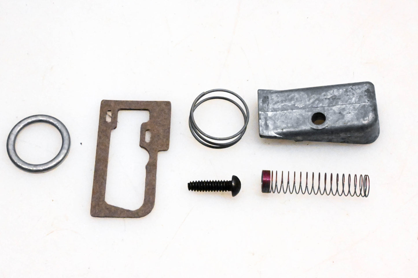 New OEM Briggs & Stratton 390065 Carburetor Kit NOS