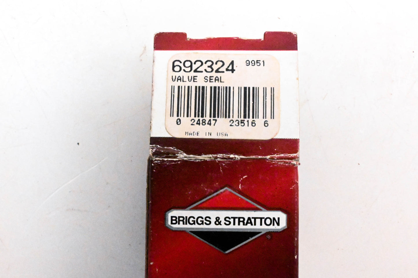 New OEM Briggs & Stratton 692324 Intake Valve Seal NOS