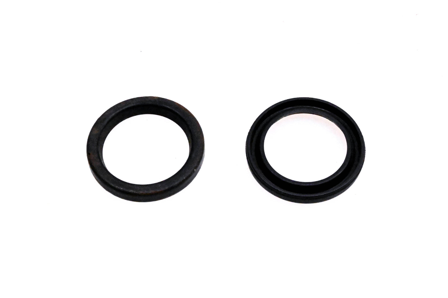New OEM Briggs & Stratton 62750 Oil Seals Qty 2 NOS