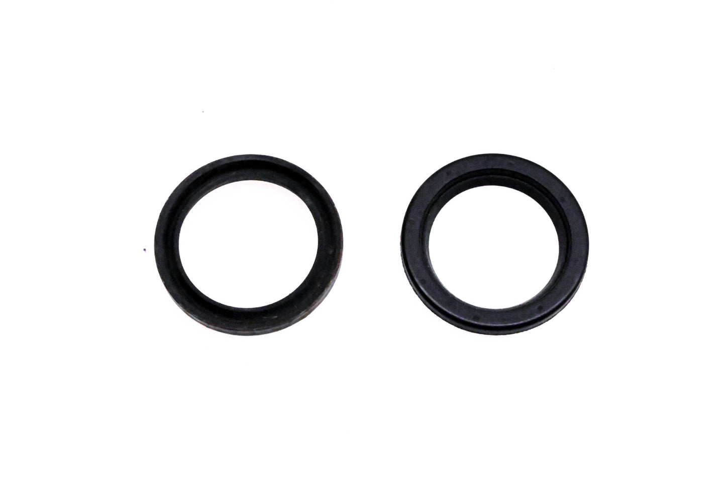 New OEM Briggs & Stratton 62750 Oil Seals Qty 2 NOS