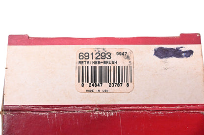 New OEM Briggs & Stratton 691293, 9947 Brush Retainer Assembly NOS