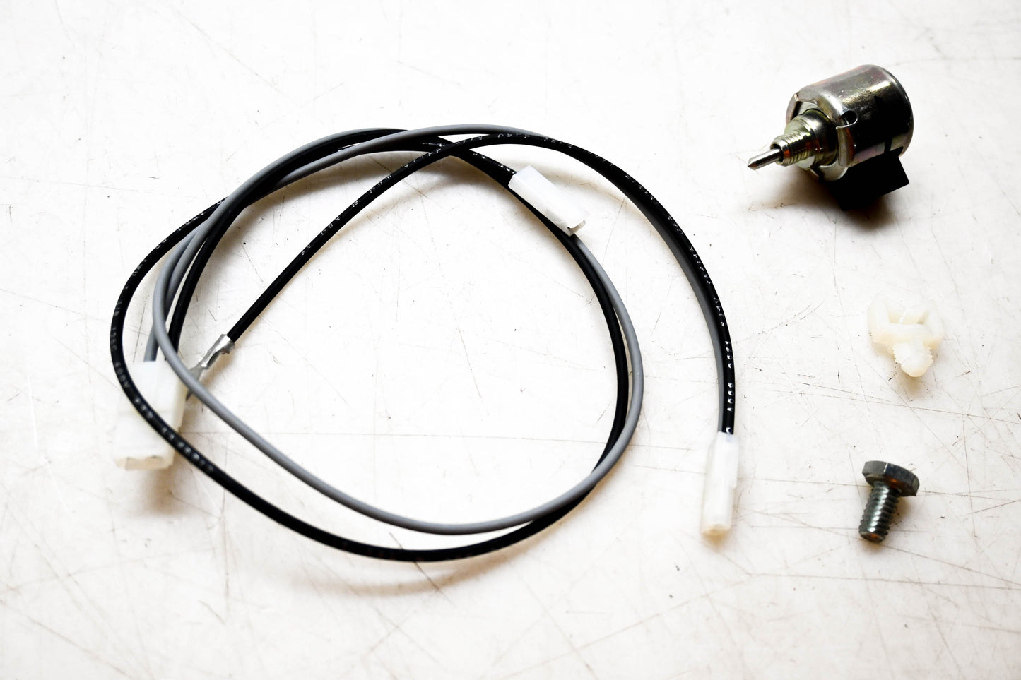 New OEM Briggs & Stratton 692734 Fuel Solenoid NOS