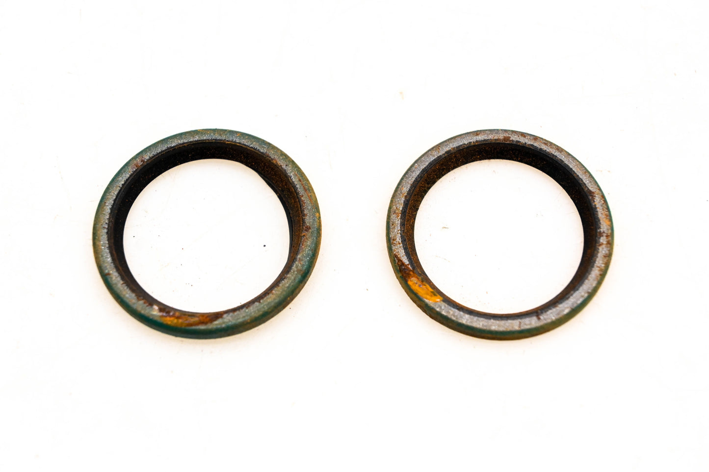 New OEM Polaris 3610016 Oil Seals Qty 2 NOS