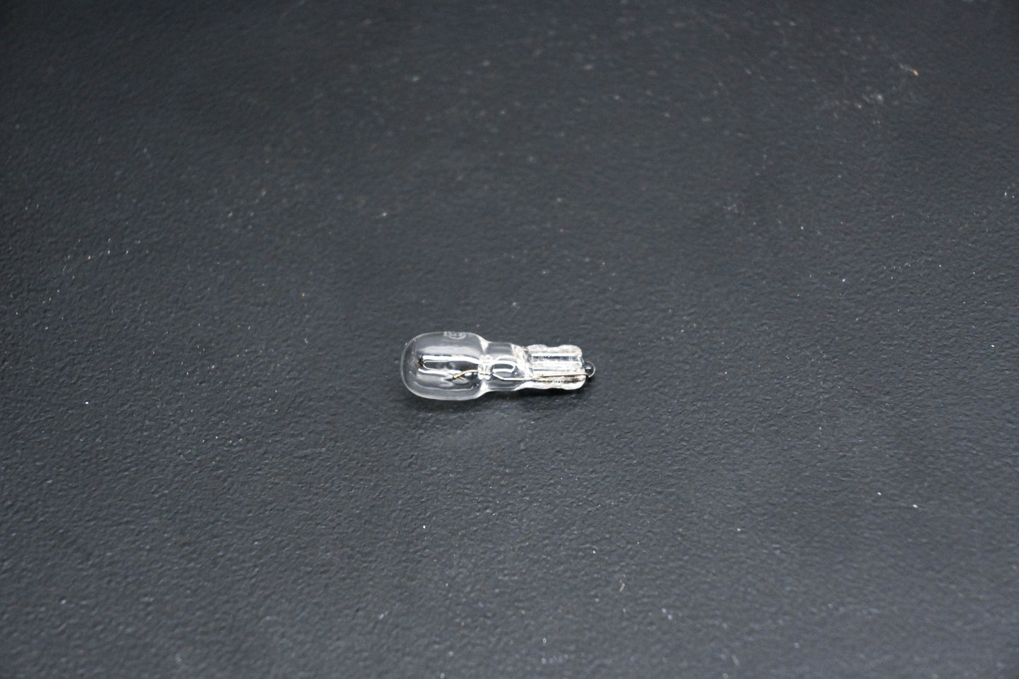 New OEM Kawasaki 92069-1020 Indicator Bulb 12v 3w T7 NOS
