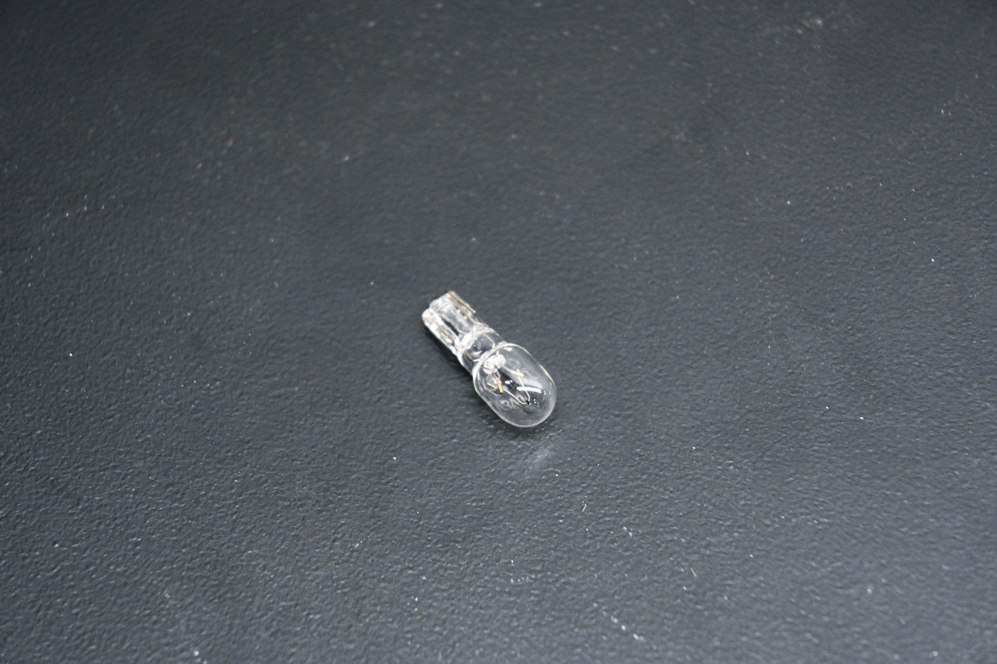 New OEM Kawasaki 92069-1020 Indicator Bulb 12v 3w T7 NOS