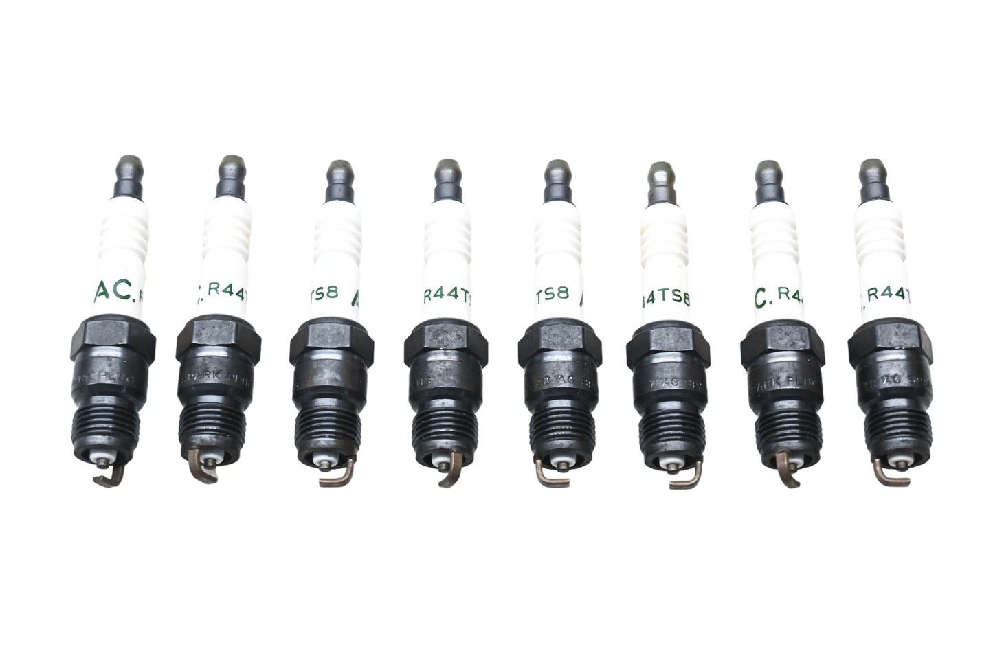 ACDelco R44TS8, 5613794 Spark Plugs Qty 8 NOS