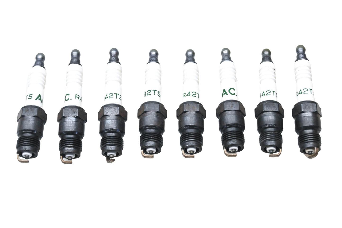 ACDelco R42TS, 5613324 Spark Plugs Qty 8 NOS