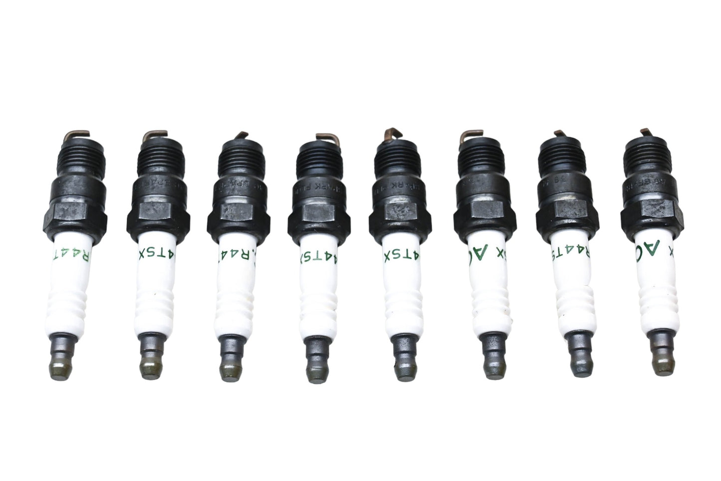 ACDelco R44TSX, 5613935 Spark Plugs Qty 8 NOS