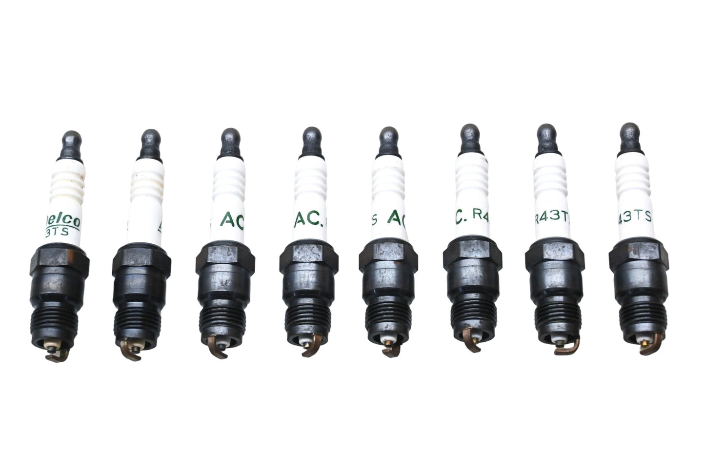 ACDelco R43TS, 5613325 Spark Plugs Qty 8 NOS