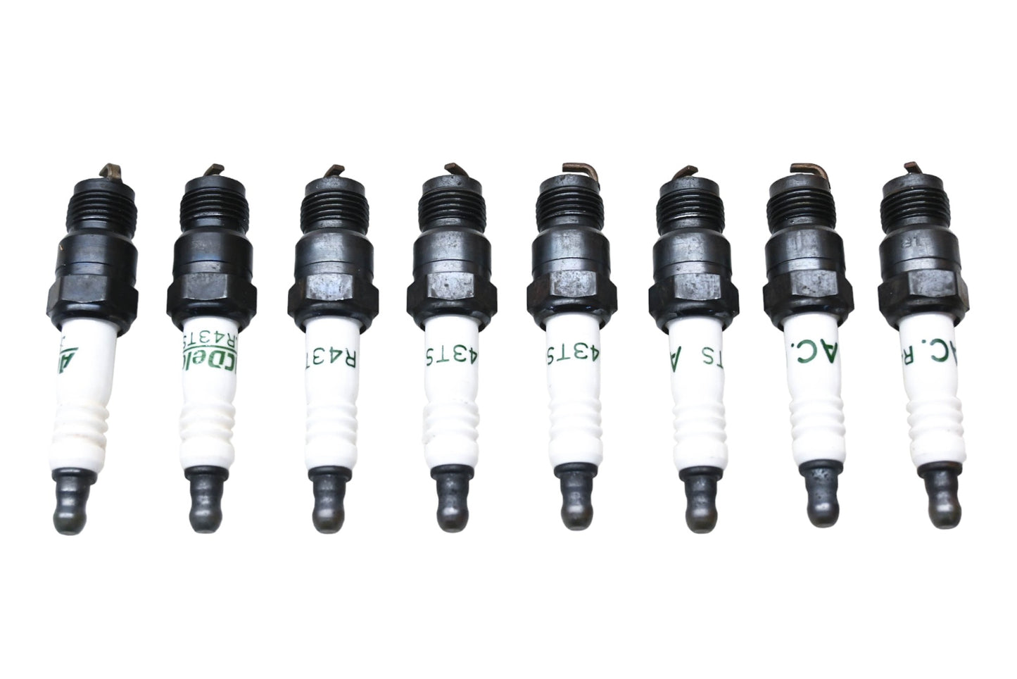 ACDelco R43TS, 5613325 Spark Plugs Qty 8 NOS