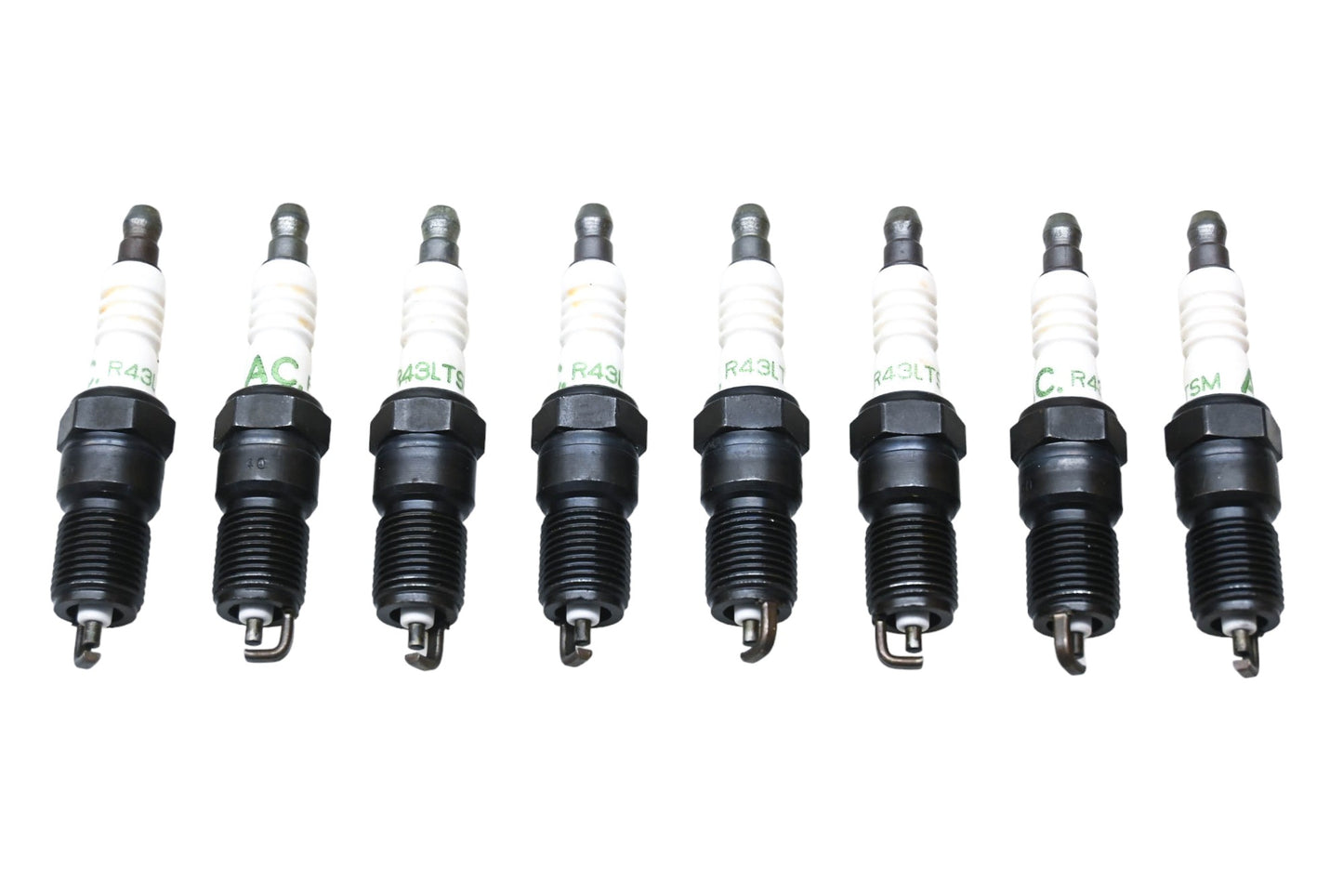 ACDelco R43LTSM, 5614191 Spark Plugs Qty 8 NOS