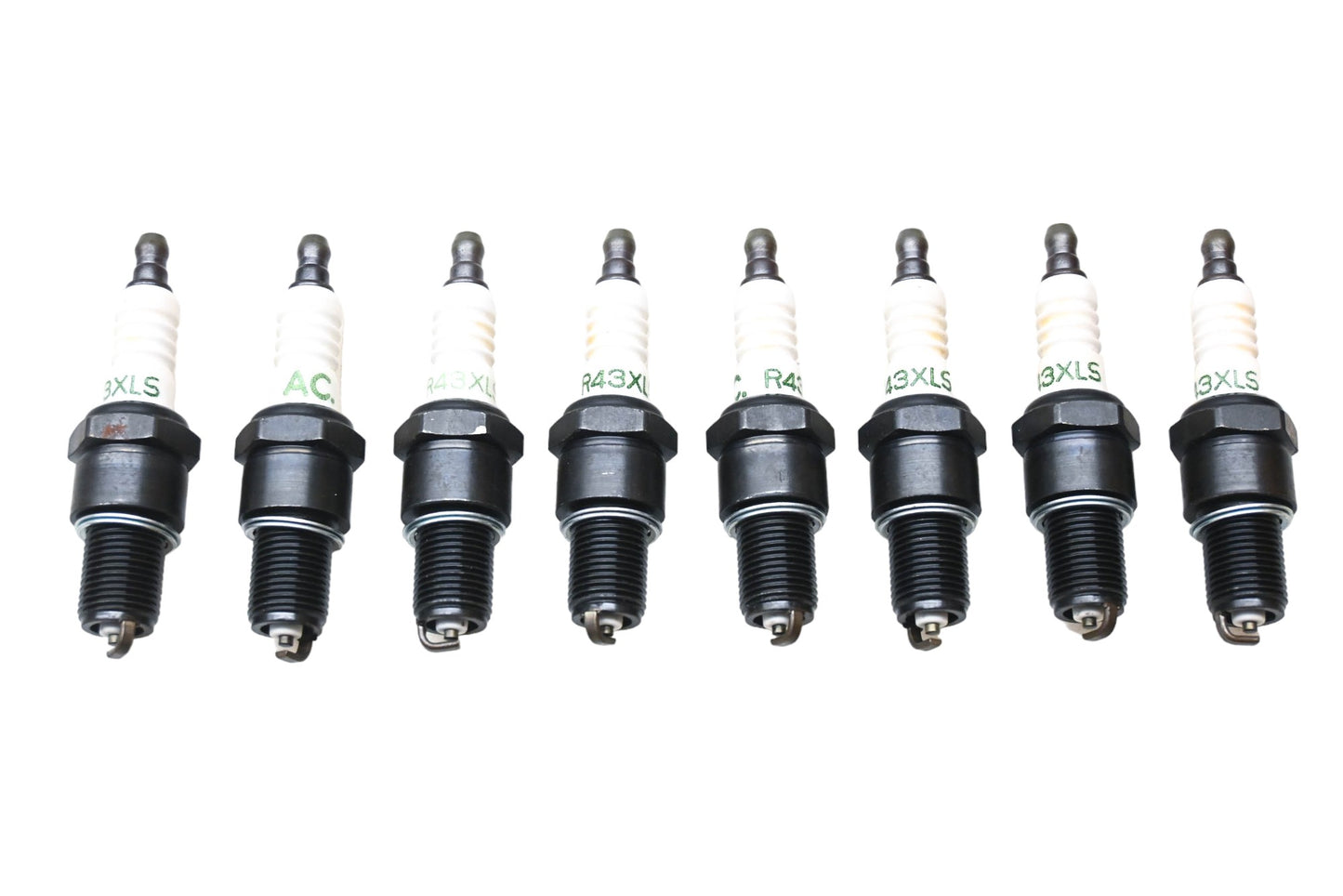 ACDelco R43XLS, 5613522 Spark Plugs Qty 8 NOS