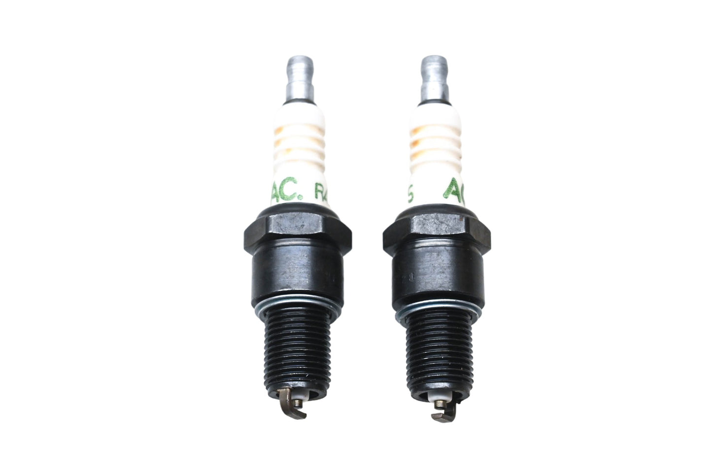 ACDelco R42XLS, 5613100 Spark Plugs Qty 2 NOS