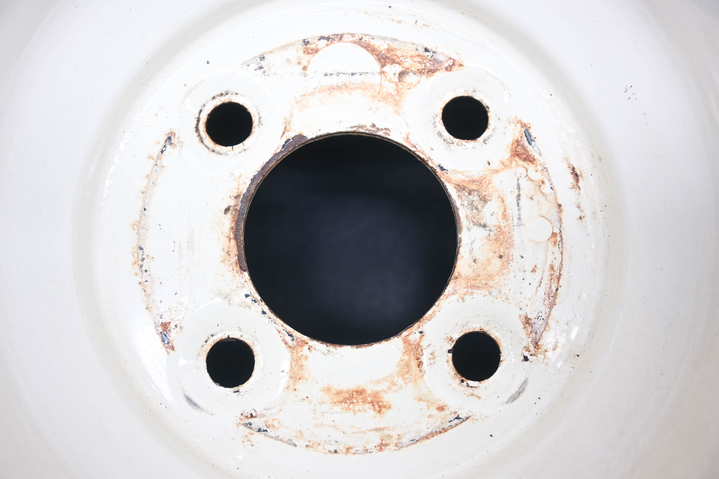 Aftermarket YM001-14 White Steel Rim 8x7.00 4x88mm