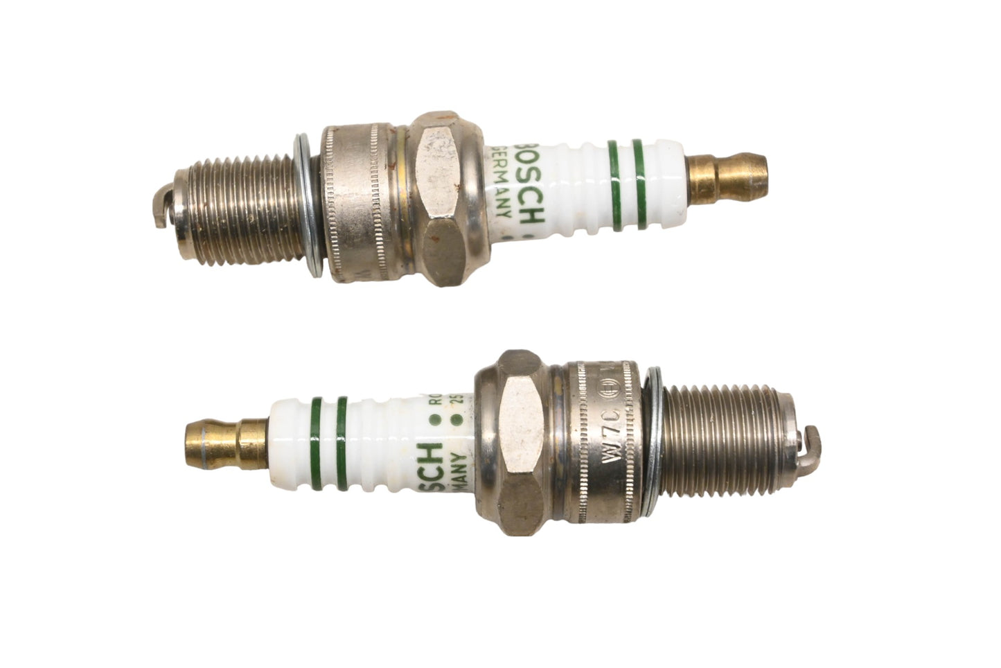 Bosch W7C, W175T2 Spark Plugs Qty 2 NOS