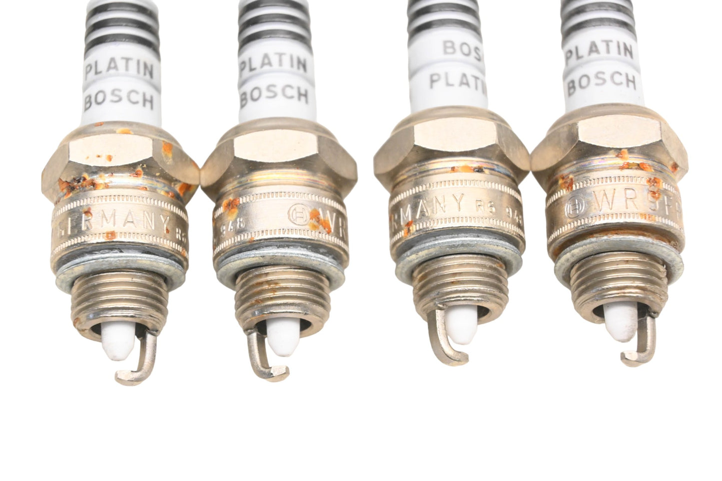 Bosch WR9FPY4 Platinum Spark Plugs Qty 4 NOS
