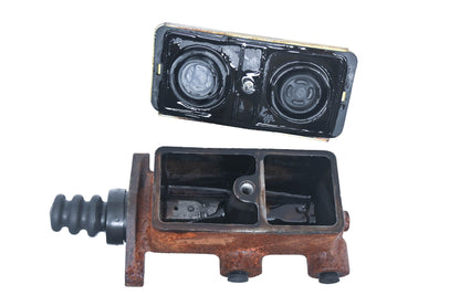 EIS E44489, 3205103 Brakle Master Cylinder Assembly NOS