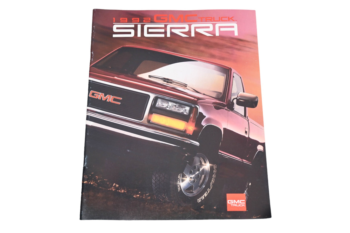 General Motors 5005-92 1992 GMC Truck Sierra Sales Brochure