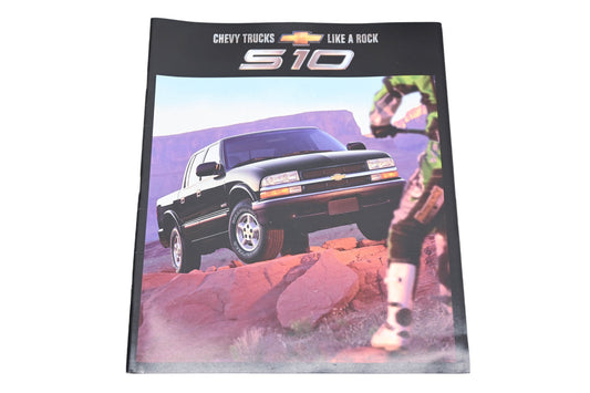 General Motors RO017-15 2001 Chevy Truck S10 Sales Brochure