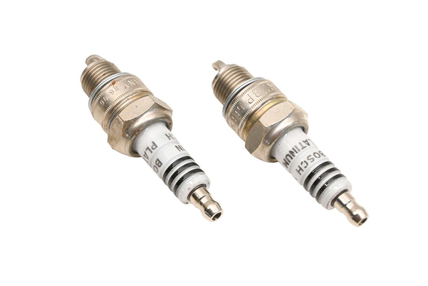 Bosch 4232 Platinum Spark Plugs Qty 2 NOS