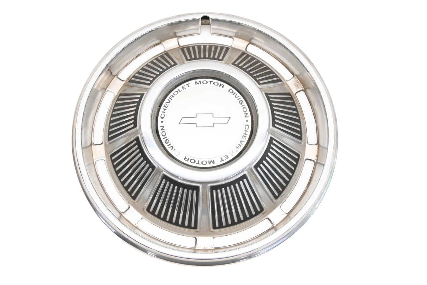 General Motors ZZ006-17 Chevrolet Motor Division 14" Hub Cap