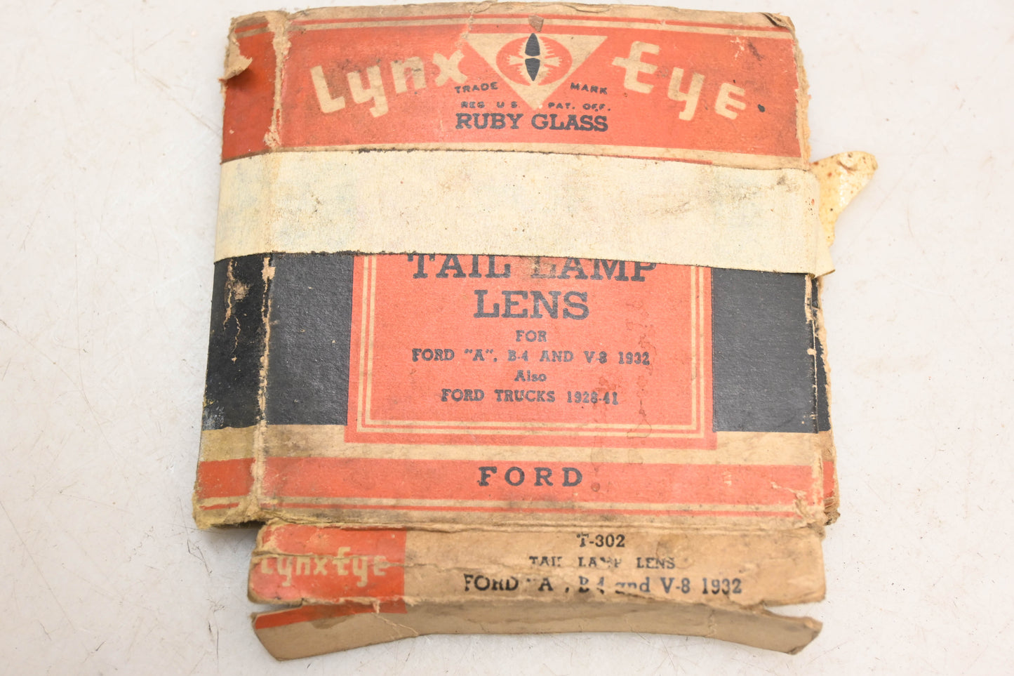 Lynx Eye T-302 Red Glass 3-3/4" Taillight Lens NOS