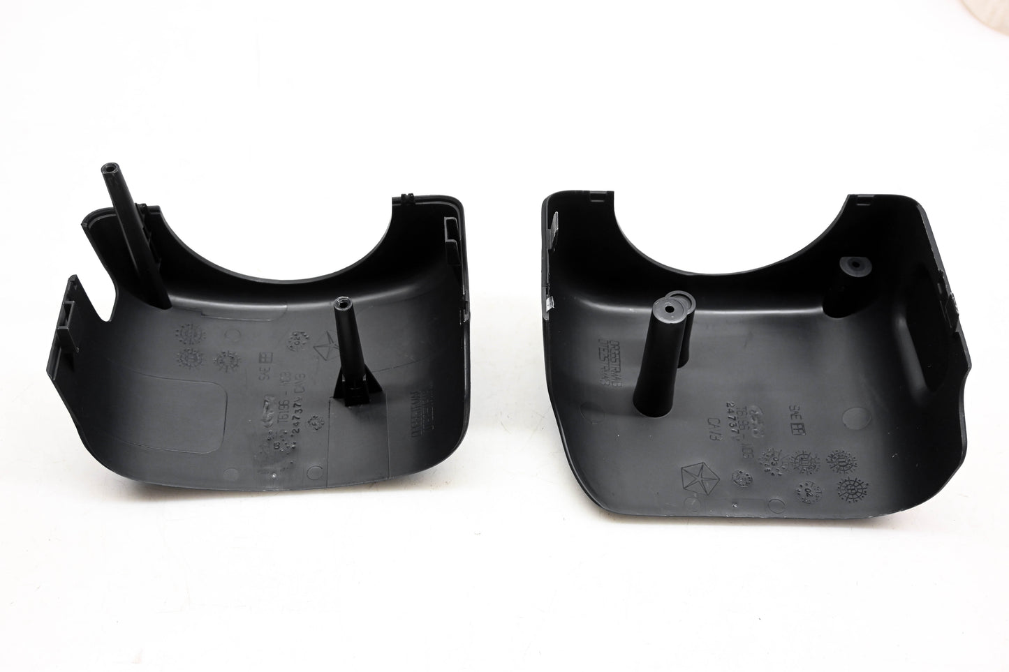 Mopar 0RG55YQLAB, RG55YQLAB Steering Column Shroud Kit NOS